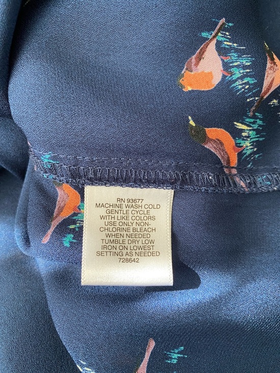 Liz Claiborne Navy Button-Front Bird Print Blouse Size Petite Medium - Picture 3 of 14